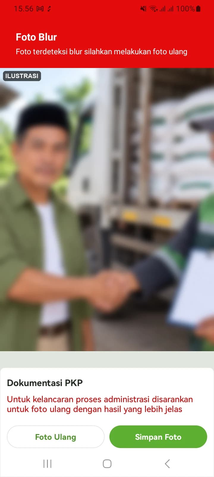 Pratinjau Gambar dengan peringatan merah Foto Blur, tombol Foto Ulang dan Simpan Foto